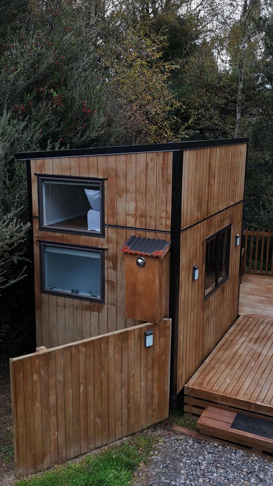Tiny House In The Bush - A Minute From Town Centre Ruapehu Unique Stays Raetihi Bagian luar foto